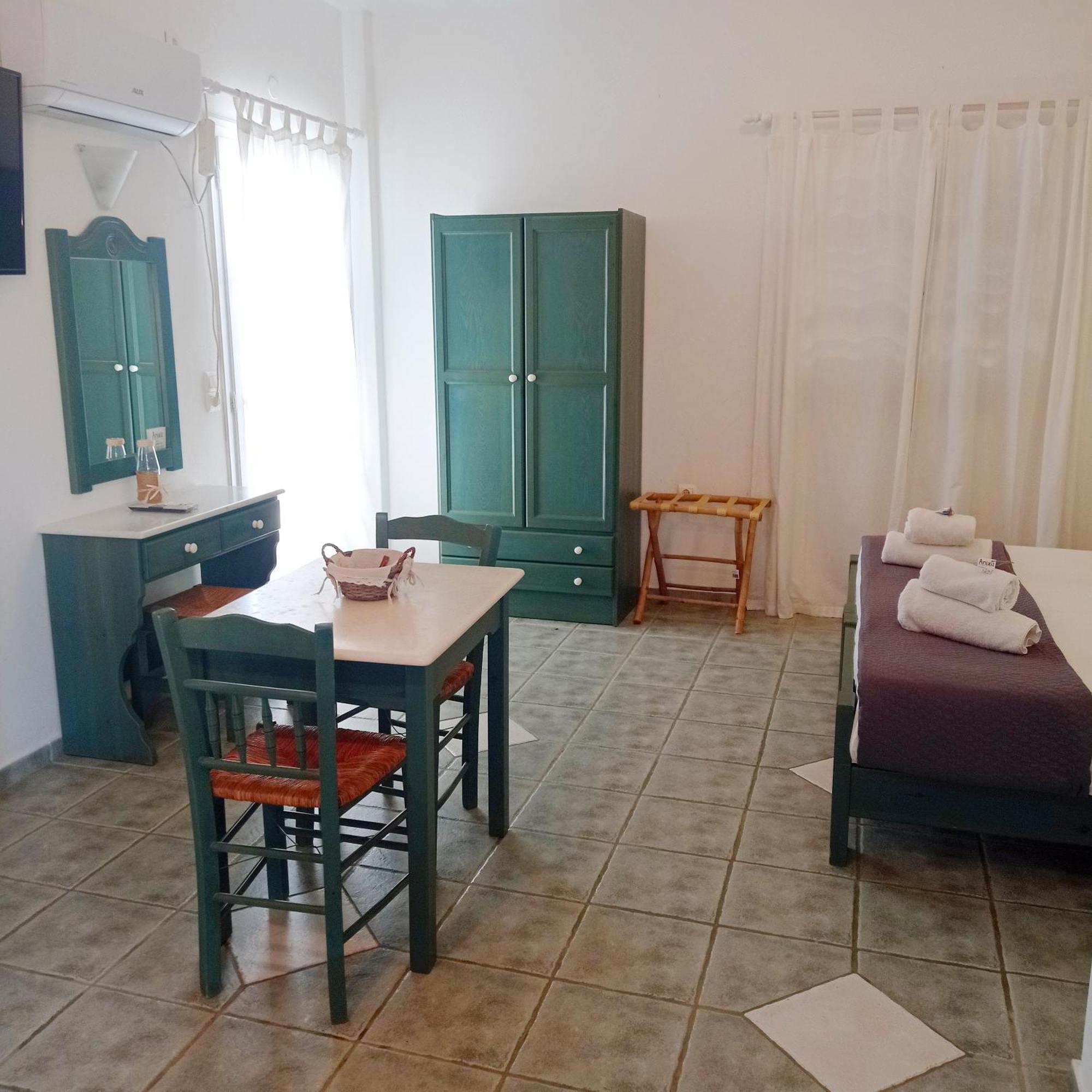 Anixis Studios Alikí Habitación foto